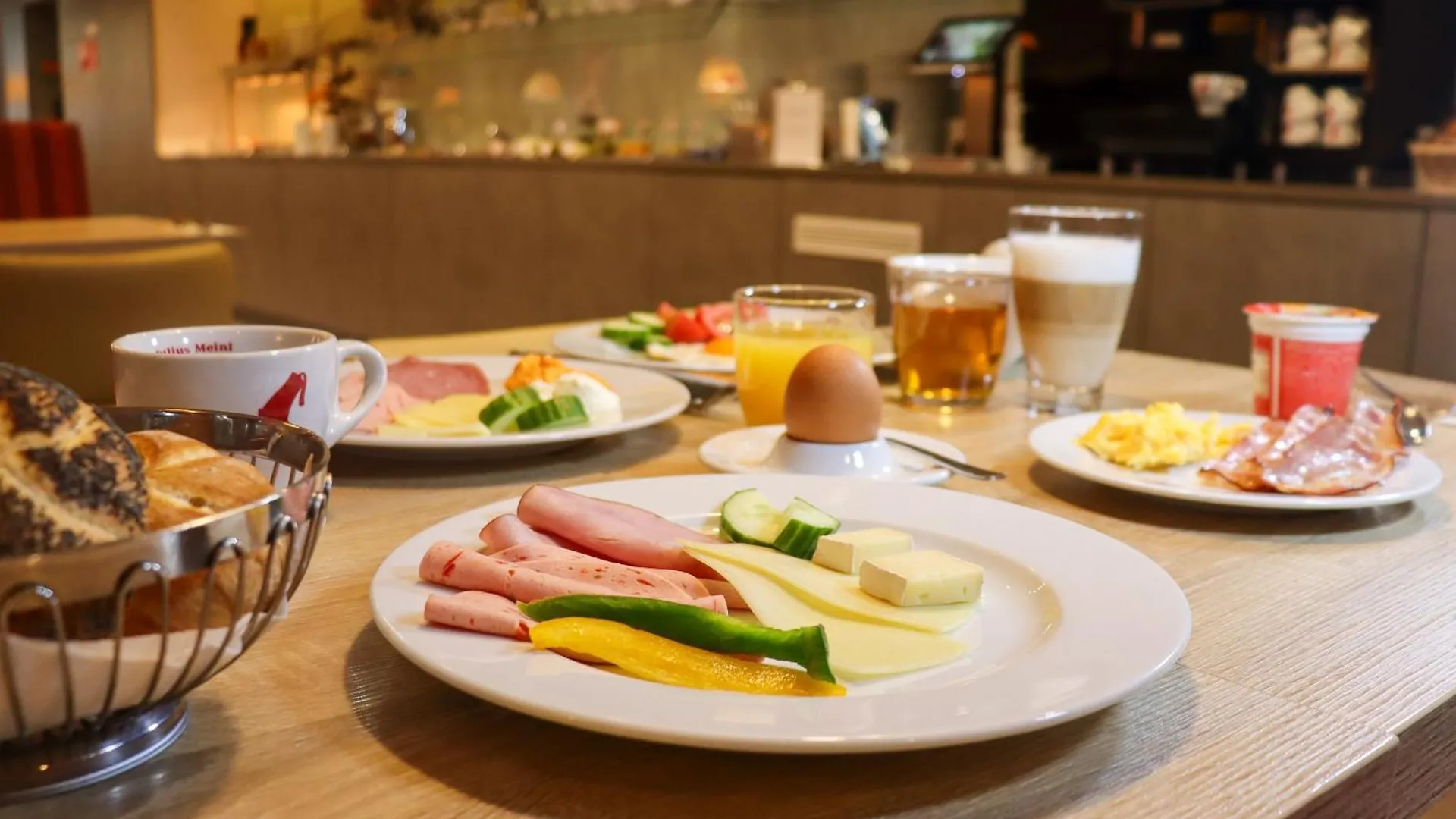 Simm'S Hotel - Cityhotel Next To Metro U3 Wien 4*,  Österrike