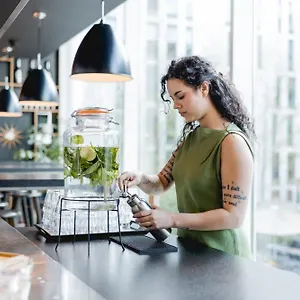 https://citizenm-rotterdam.amsterdamhotelsnl.com