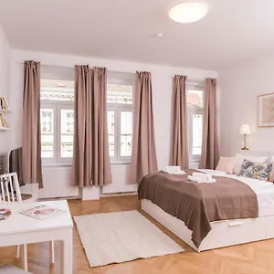 Heart Of Ottakring Apartment