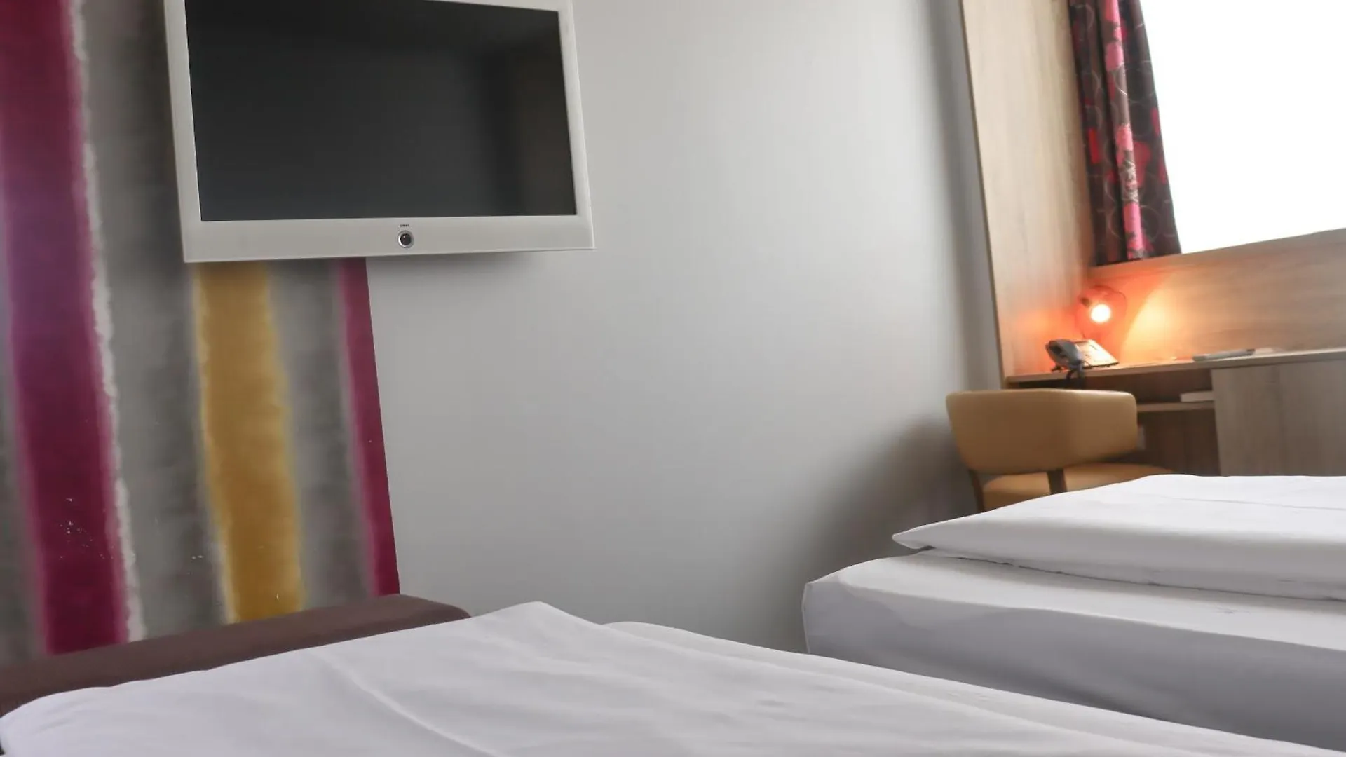 Simm'S Hotel - Cityhotel Next To Metro U3 Viyana 4*,